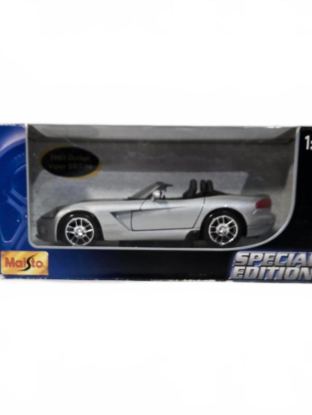 Maisto Special Edition 1:24 Scale 2003 Dodge Viper SRT-10 Convertible / Silver